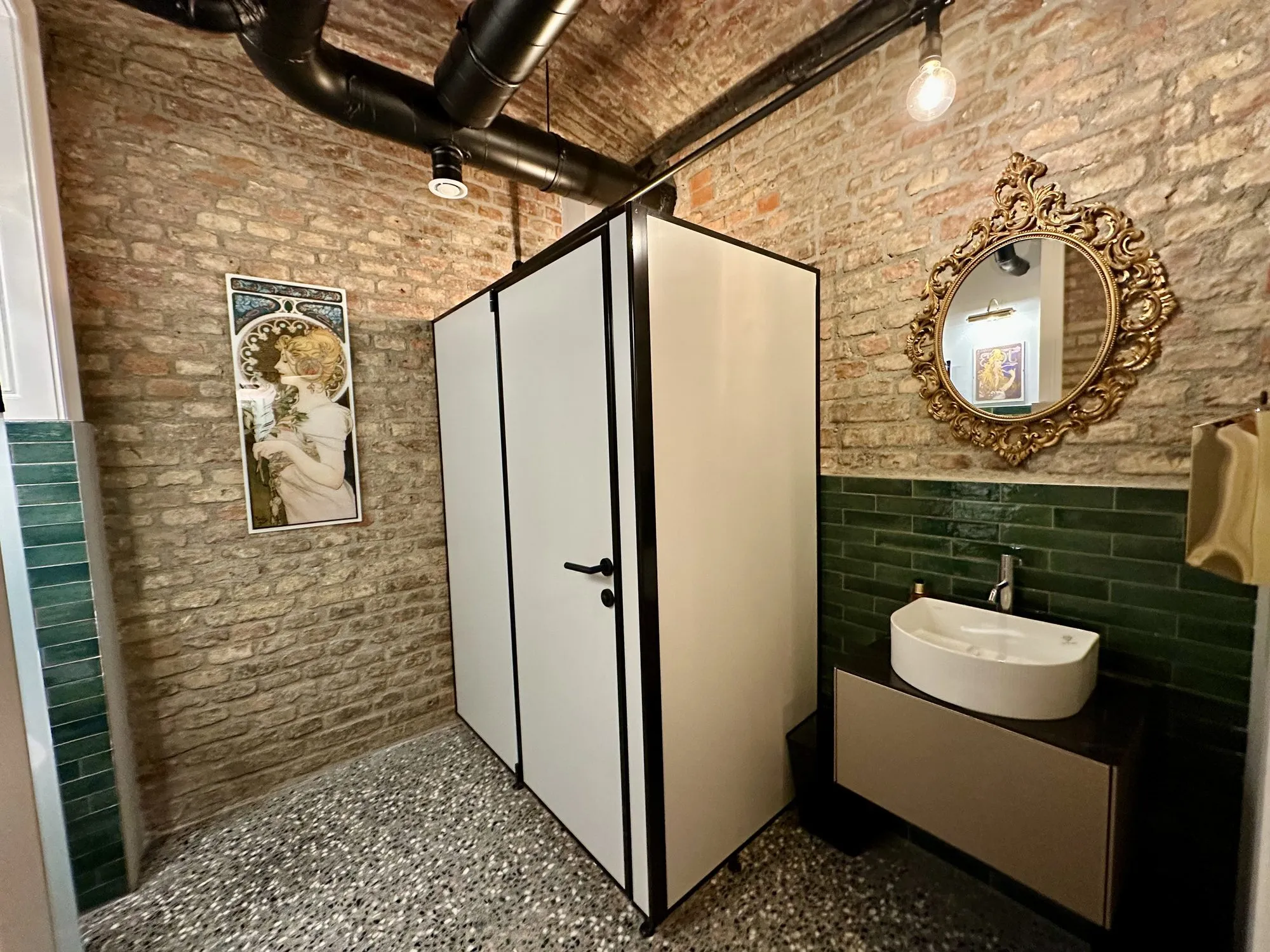 Garderobe & Waschräume – Bild 3